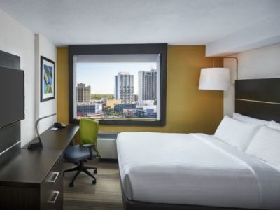 Express Waterfront By Ihg Hotel