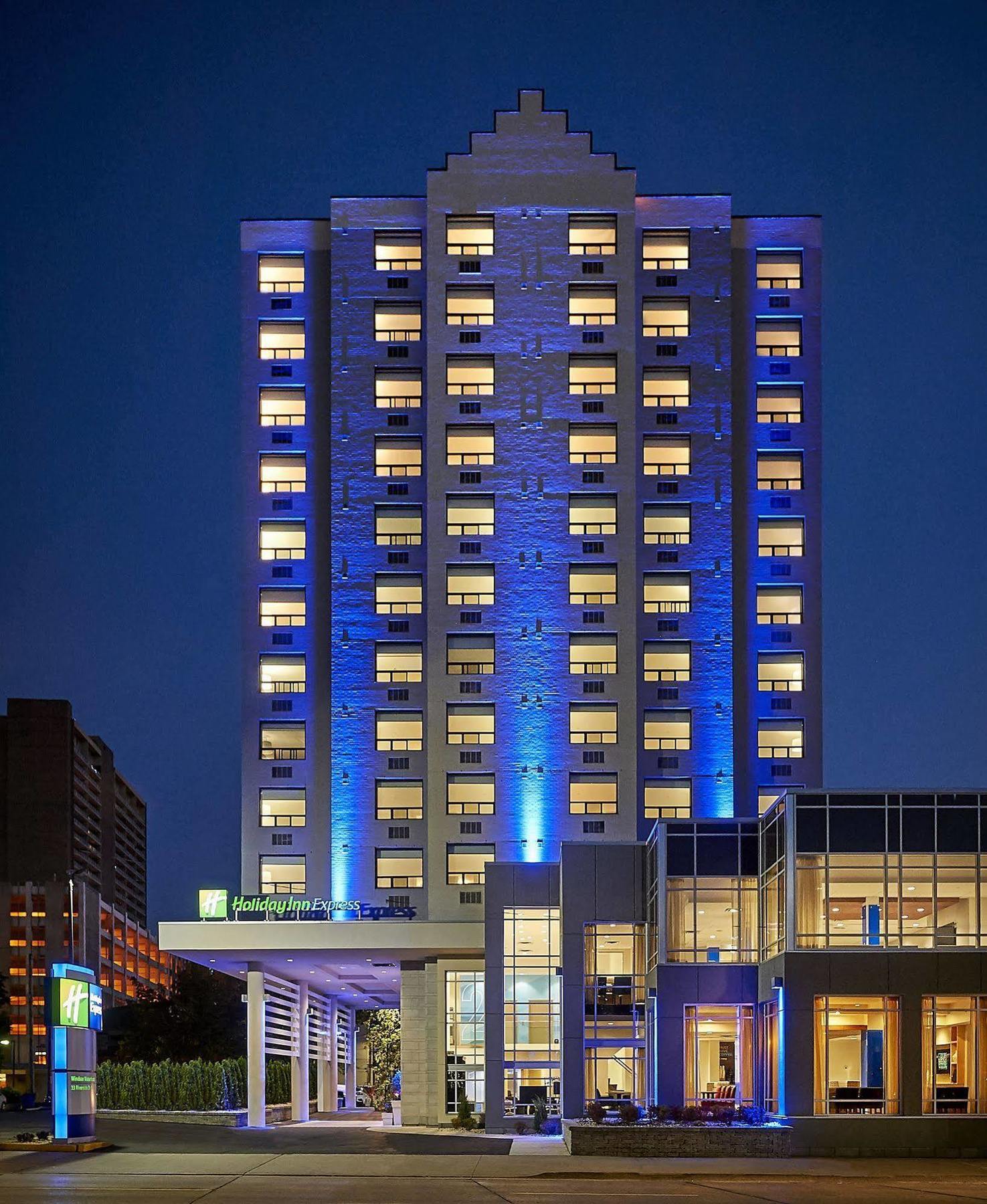 Express Waterfront By Ihg Hotel 3*