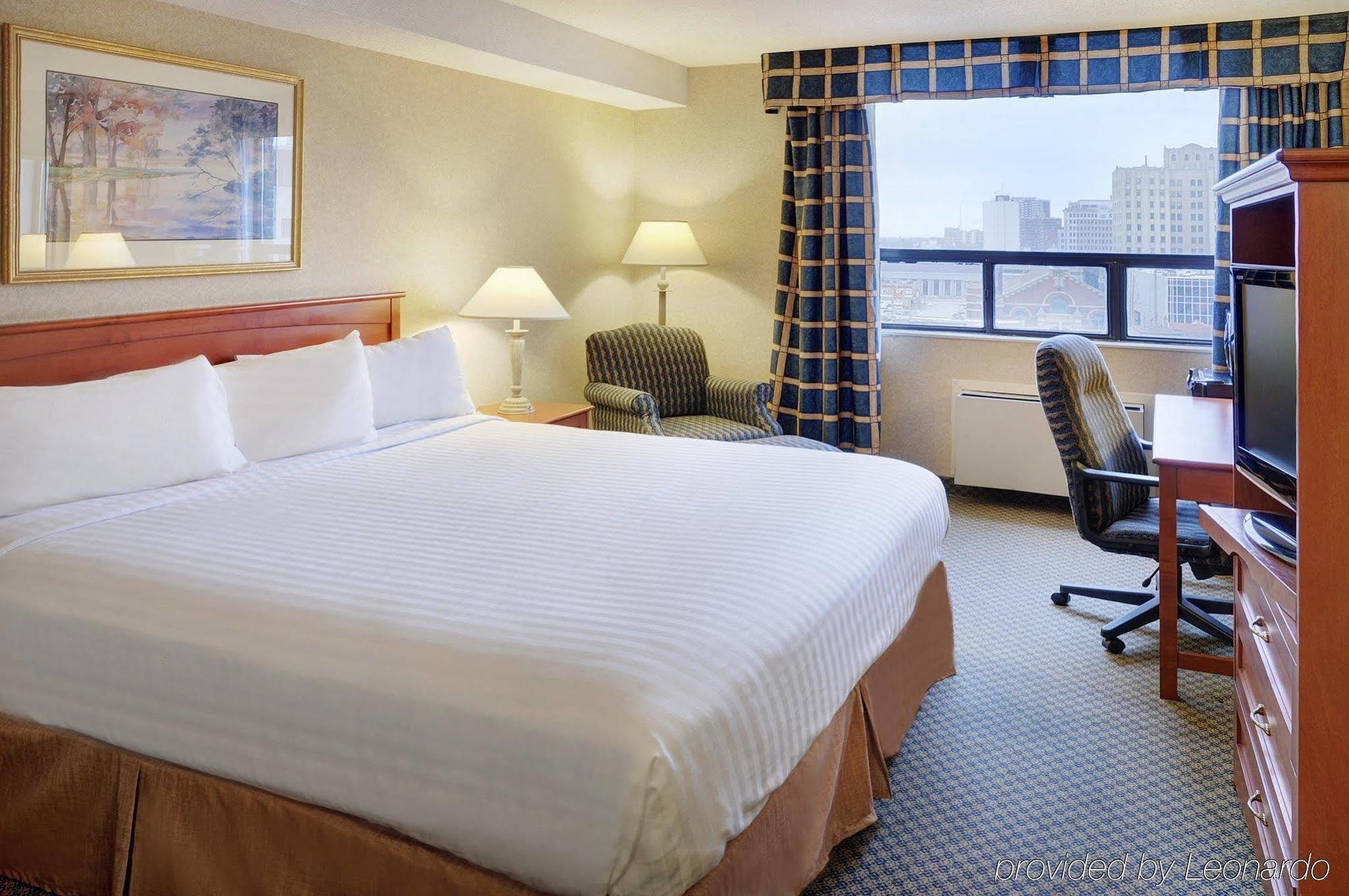 Hotel Express Waterfront By Ihg 3*