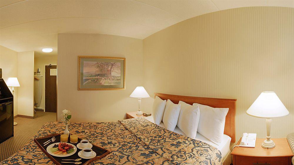 Express Waterfront By Ihg 3*